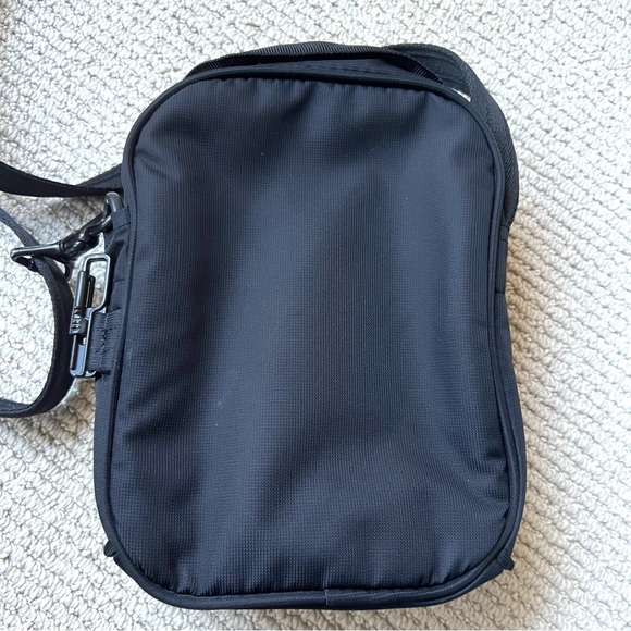 PacSafe Metrosafe LS100 Anti Theft Technology Crossbody Bag - Picture 7 of 14